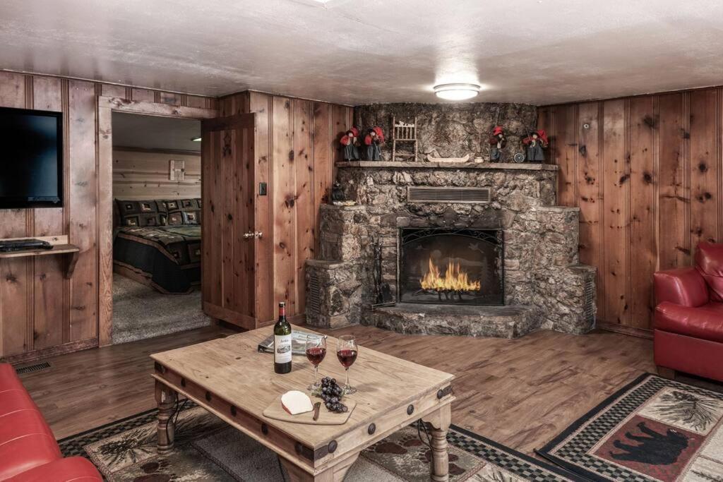 Coyote Cabin - Private Hot Tub - Upper Canyon رويدوسو، نيومكسيكو المظهر الخارجي الصورة