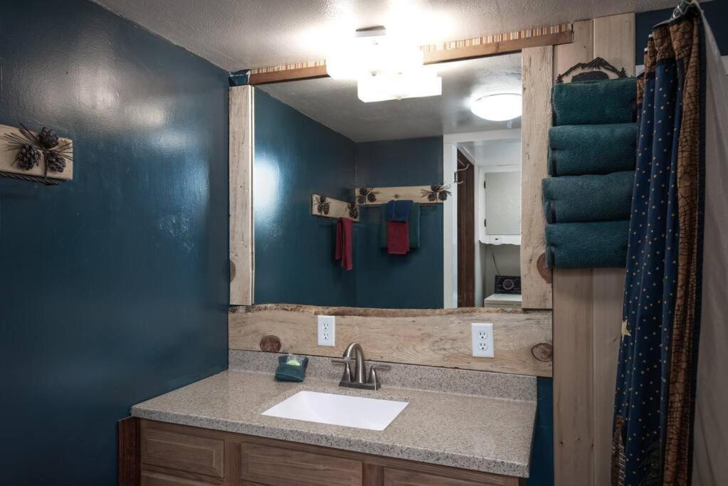 Coyote Cabin - Private Hot Tub - Upper Canyon رويدوسو، نيومكسيكو المظهر الخارجي الصورة