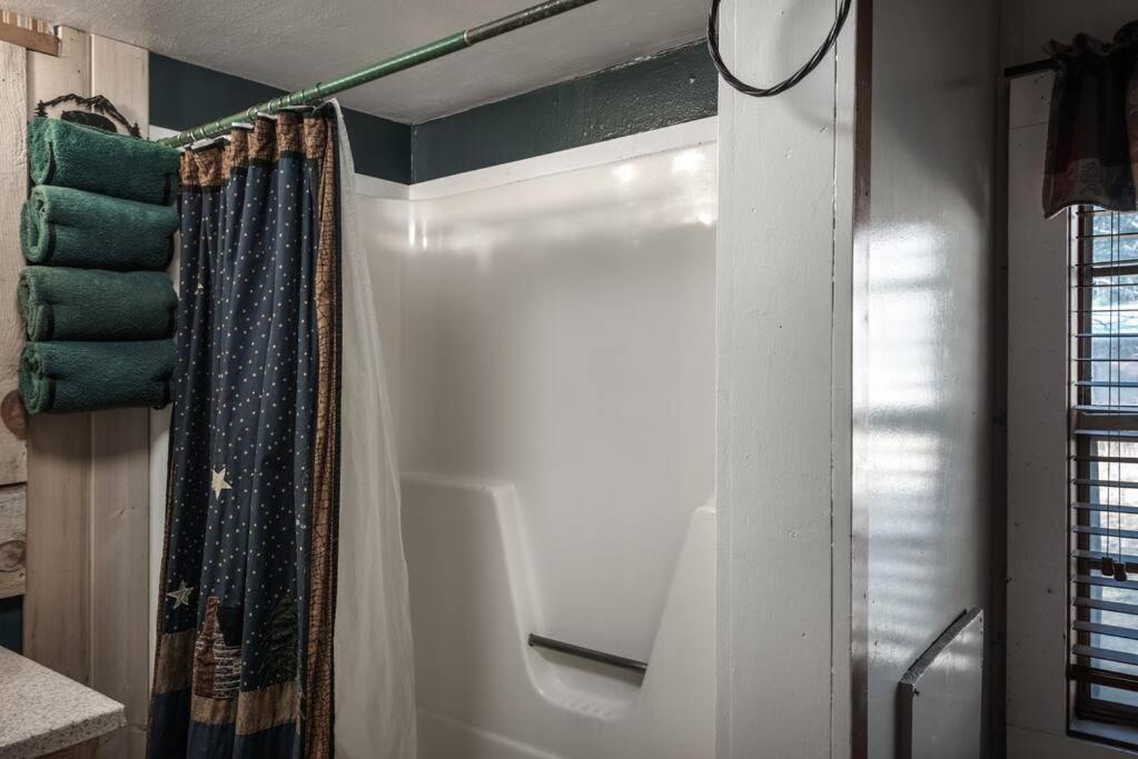 Coyote Cabin - Private Hot Tub - Upper Canyon رويدوسو، نيومكسيكو المظهر الخارجي الصورة