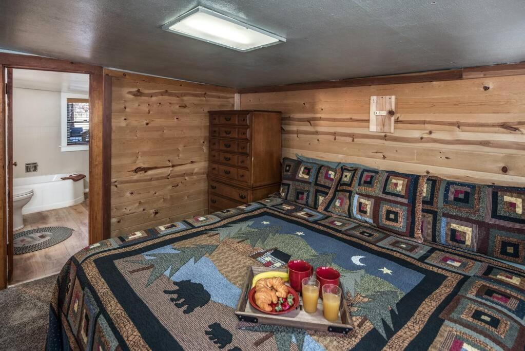 Coyote Cabin - Private Hot Tub - Upper Canyon رويدوسو، نيومكسيكو المظهر الخارجي الصورة